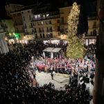 Foto accensione albero piazza 2024